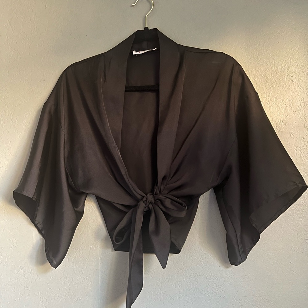 Black one &only kimono top